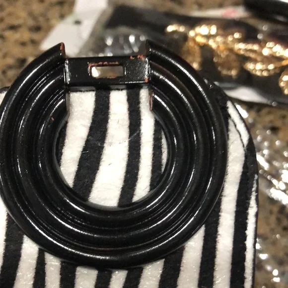 0- 3 .Stylish Black and White Zebra waistband Print Belt synthetic fur. - Picture 10 of 11